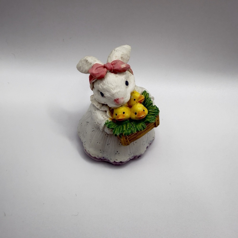 Vintage Hand Painted Figure White Bunny Holding A Basket Full Of Yellow‎ Chicks